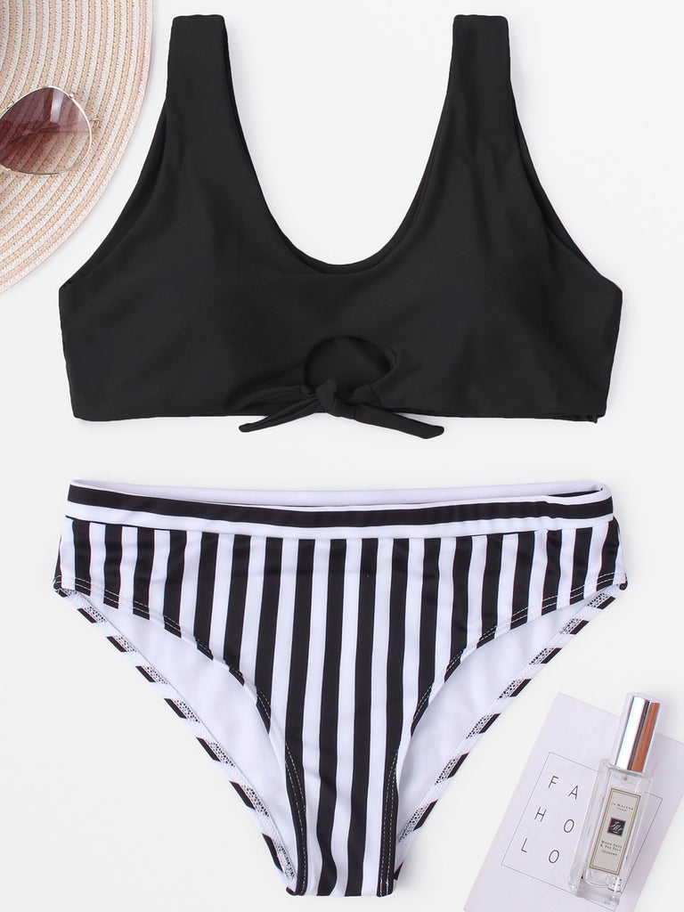 Girls In Extreme Bikini