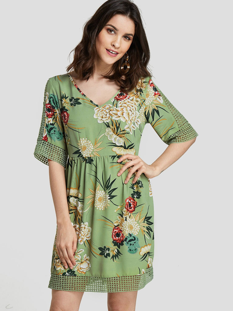 Green V-Neck Half Sleeve Floral Print Hollow Lace Hem Mini Dresses