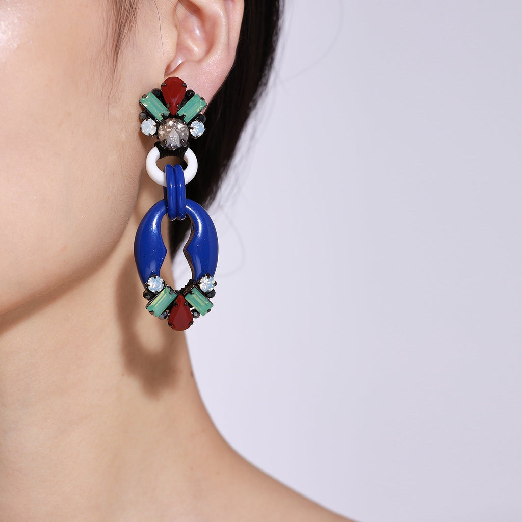 Art Deco Chandelier Earrings Of Crystal And Rezin